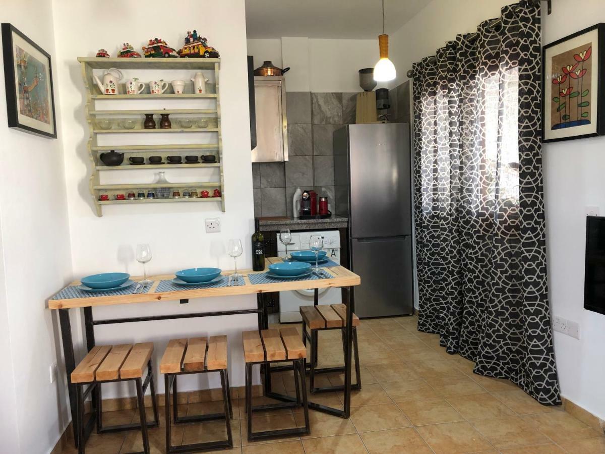 Mp Cozy Apartment Near The Sea Paphos Exterior photo